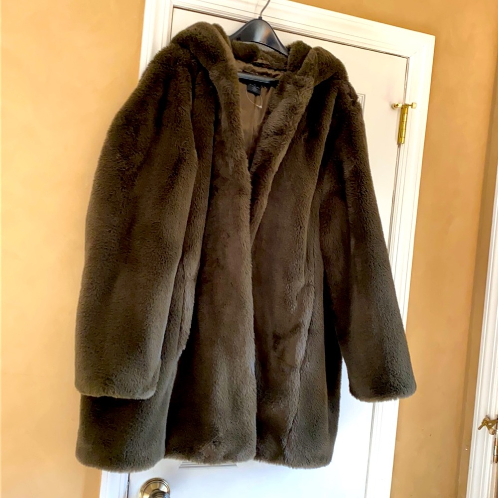 NWT Donna Karan - DKNY - green hooded fur jacket - Size XXL